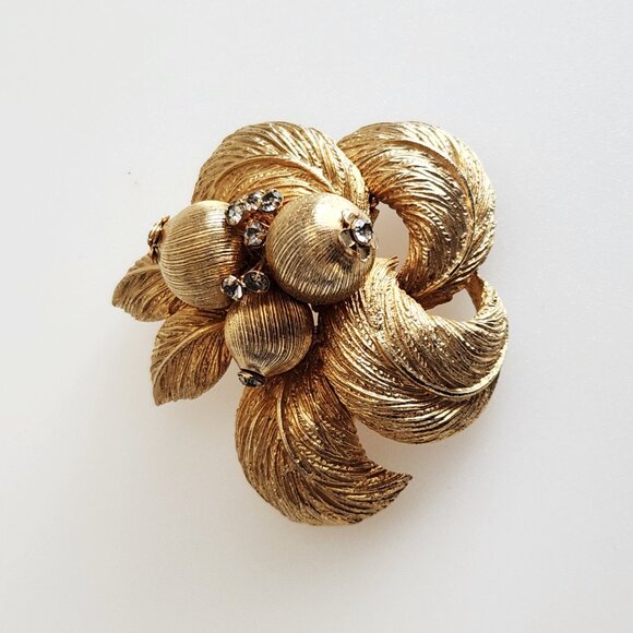 1960-S CORO SIGNED VINTAGE FRUIT BROOCH WITH SPARKLING CLEAR CRYSTALS - Picture 5 of 9